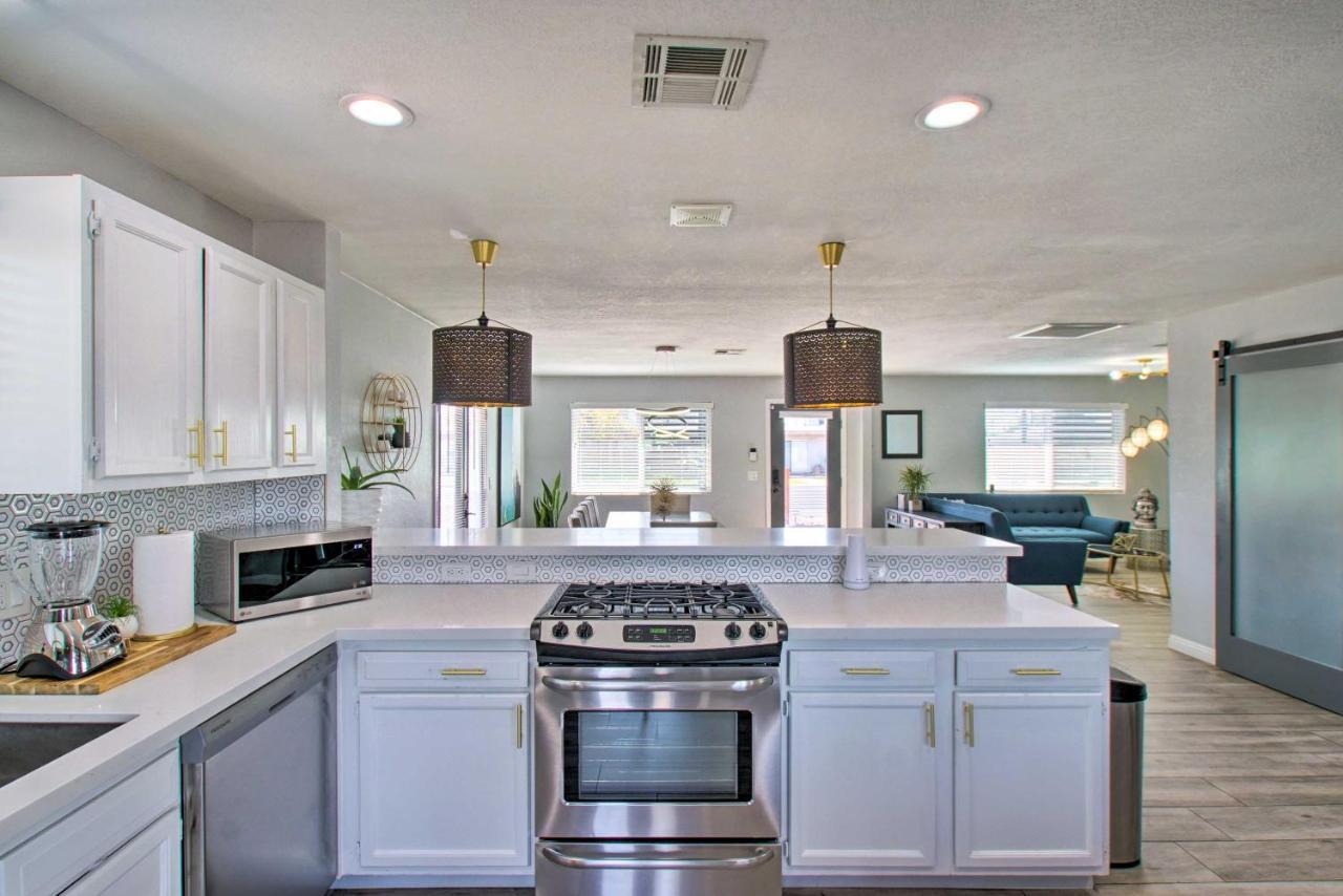 Charming Phoenix Home With Patio About 3 Miles To Dtwn! Exterior photo