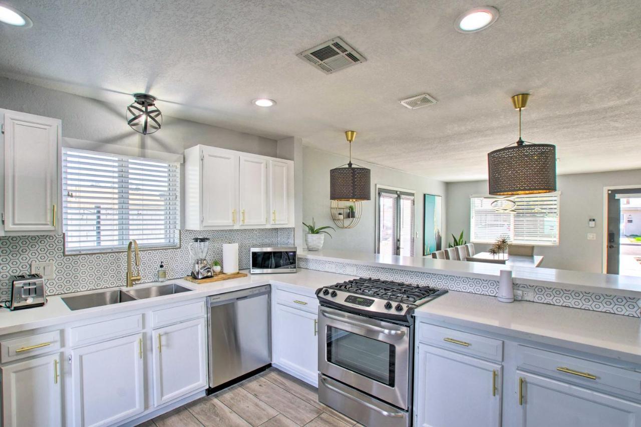 Charming Phoenix Home With Patio About 3 Miles To Dtwn! Exterior photo